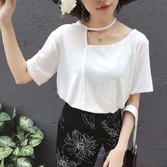 เสื้อยืดแฟชั่น แต่งเปิดไหล่ สุดแนวสไตล์เกาหลี รหัส 1597-สีขาว