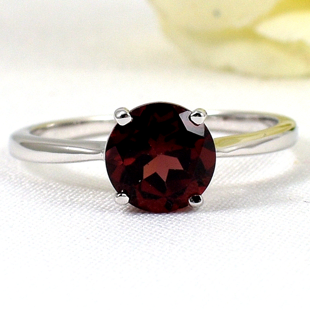 แหวนเงินแท้ราคาถูกชุบทองคำขาว โกเมนแท้ 1.65 กะรัต งานประณีตสวยงาม สั่งผลิตค่ะ