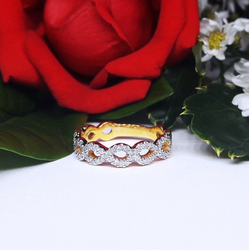 สั่งผลิตเพชรเบลเยี่ยมคัท แหวนแต่งงาน แหวนหมั้น ใส่เที่ยว ออกงาน แหวนทองคำ 18K เพชรแท้ 0.33 กะรัต 3.89 กรัม น้ำ 99 ราคาถูกมาก มีใบรับประกันค่ะ