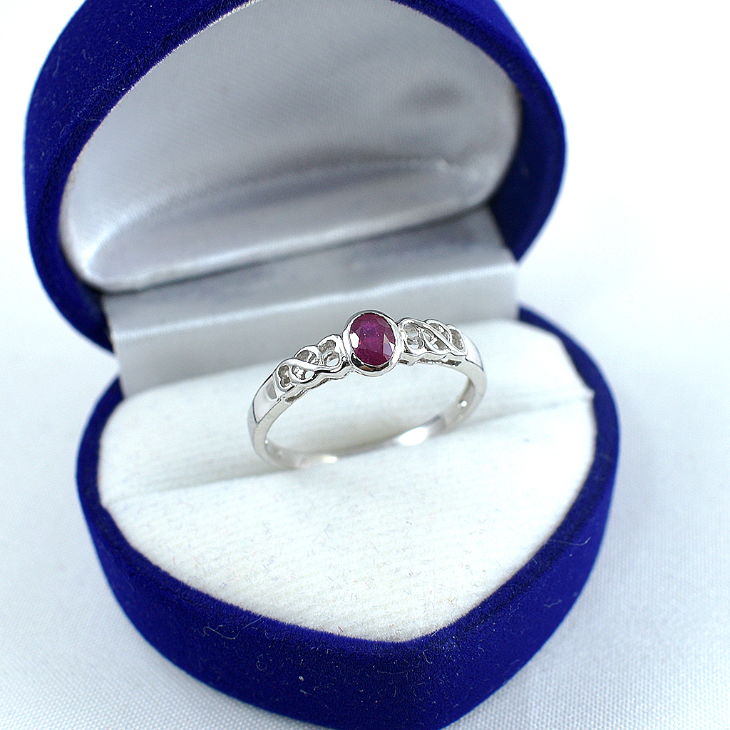 แหวนเงินแท้ราคาถูกชุบทองคำขาว ทับทิมแท้ 0.60 กะรัต งานประณีตสวยงาม สั่งผลิตค่ะ