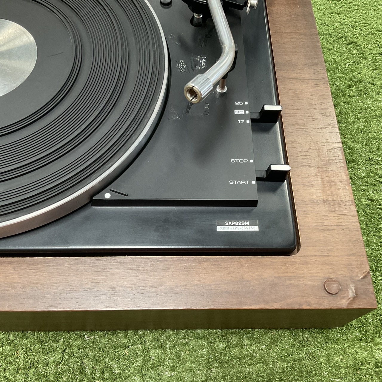 เครื่องเล่นแผ่นเสียง Technics