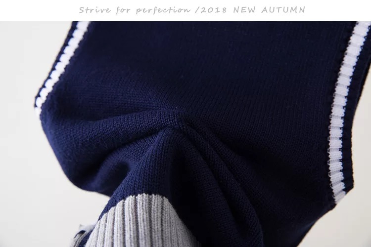 พร้อมส่ง เสื้อกันหนาว : เสื้อกั๊ก เสื้อไหมพรม สีพื้น ปักโลโก้