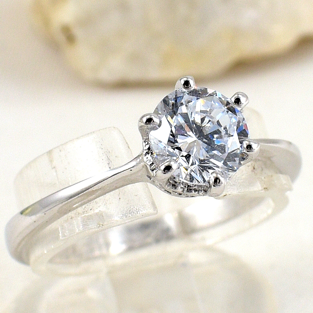 แหวนเงินแท้ราคาถูกชุบทองคำขาว เพชรCZแท้ 0.80 กะรัต งานประณีตสวยงาม สั่งผลิตค่ะ