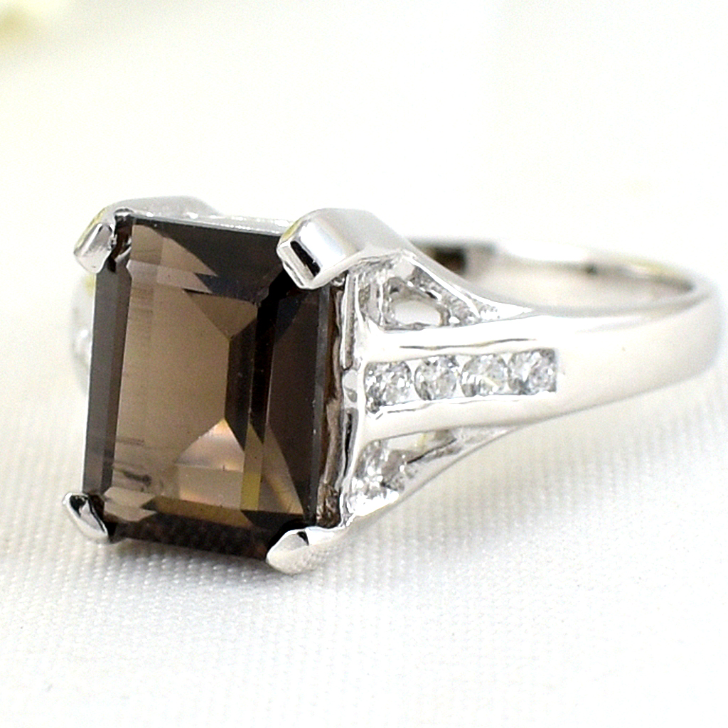 แหวนเงินแท้ราคาถูกชุบทองคำขาว พลอยแท้สโมกกี้ควอทซ์ 2.35 กะรัต เพชรCZ 0.24 กะรัต งานประณีตสวยงาม สั่งผลิตค่ะ