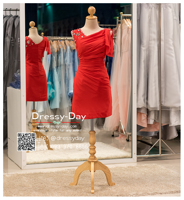 รหัส ชุดราตรีสั้น : BB031 ชุดราตรีสั้น เดรสออกงาน ชุดไปงานแต่งงานสีแดง ชุดแซกงานสวยมาก ประดับกริตเตอร์ที่ไหล่เพิ่มความน่ารัก