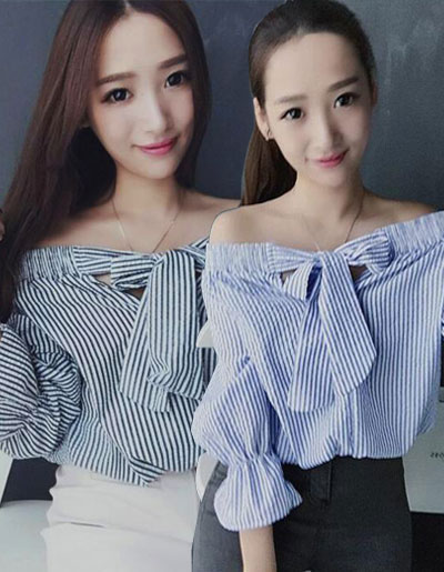 เสื้อแฟชั่นเปดไหล่ แต่งสายผูกโบว์แบบสวยน่ารักสไตล์เกาหลีมี 2 สี รหัส 1736