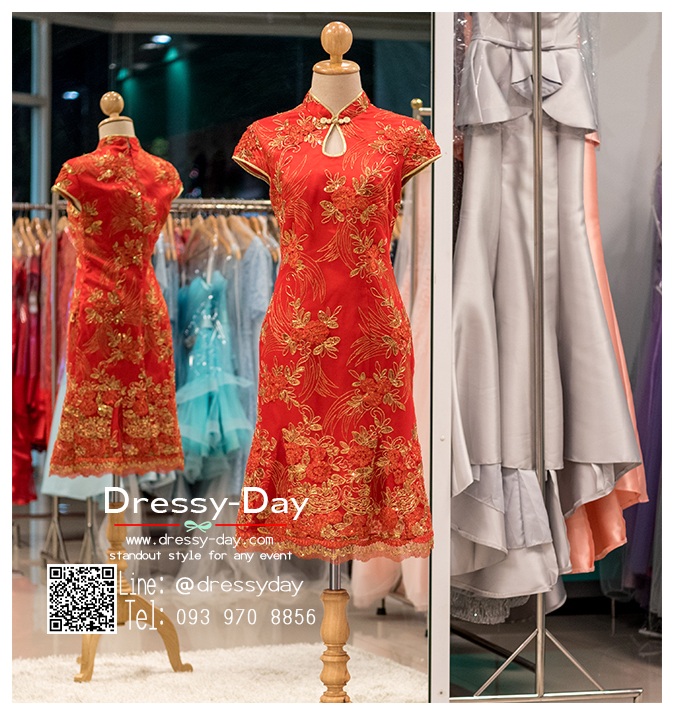รหัส ชุดกี่เพ้า : KPS004 ชุดกี่เพ้าประยุกต์สีแดงปักดิ้นทองรูปดอกไม้อย่างสวยหรู ชุดกี่เพ้าสวยๆ แบบสั้นกุ๊นขอบผ้า สวยๆ คัตติ้งเป๊ะมาก ใส่ออกงาน ไปงานแต่งงาน ใส่เป็นชุดพิธีกร ชุดเพื่อนเจ้าสาว ชุดถ่ายพรีเวดดิ้ง ชุดยกน้ำชา หรือ ใส่ ชุดกี่เพ้าแต่งงาน สวยมากๆ ค่