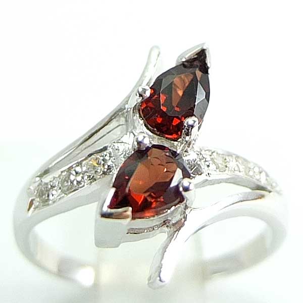 แหวนเงินแท้ราคาถูกชุบทองคำขาว พลอยแท้โกเมน 1.10 กะรัต เพชรCZ 0.09 กะรัต งานประณีตสวยงาม สั่งผลิตค่ะ