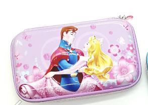 กล่องดินสอ ลายนูน 3 มิติ ลายเจ้าหญิง-เจ้าชาย