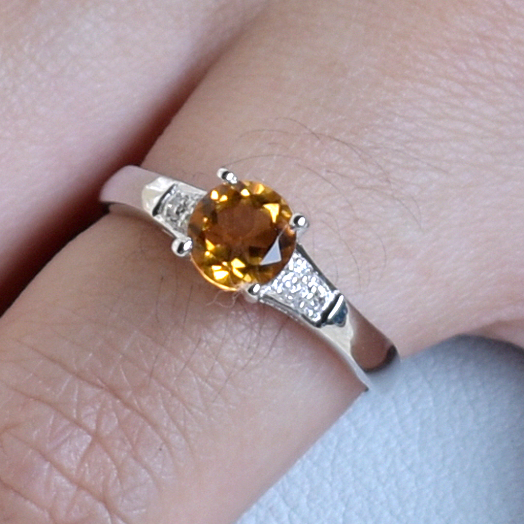 แหวนเงินแท้ราคาถูกชุบทองคำขาว ซิทรินแท้ 0.76 กะรัต เพชรCZ 0.042 กะรัต งานประณีตสวยงาม สั่งผลิตค่ะ