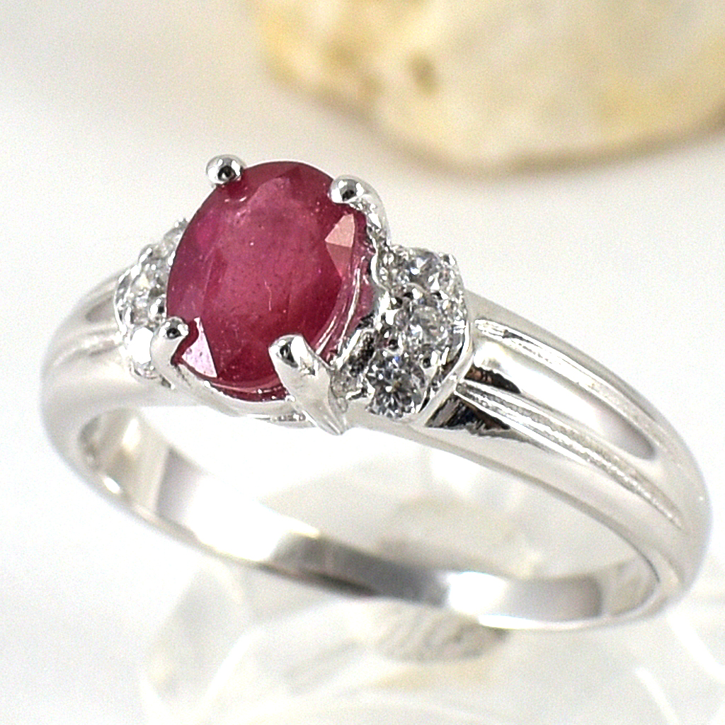 แหวนเงินแท้ราคาถูกชุบทองคำขาว ทับทิมแท้ 0.95 กะรัต เพชรCZ 0.11 กะรัต งานประณีตสวยงาม สั่งผลิตค่ะ