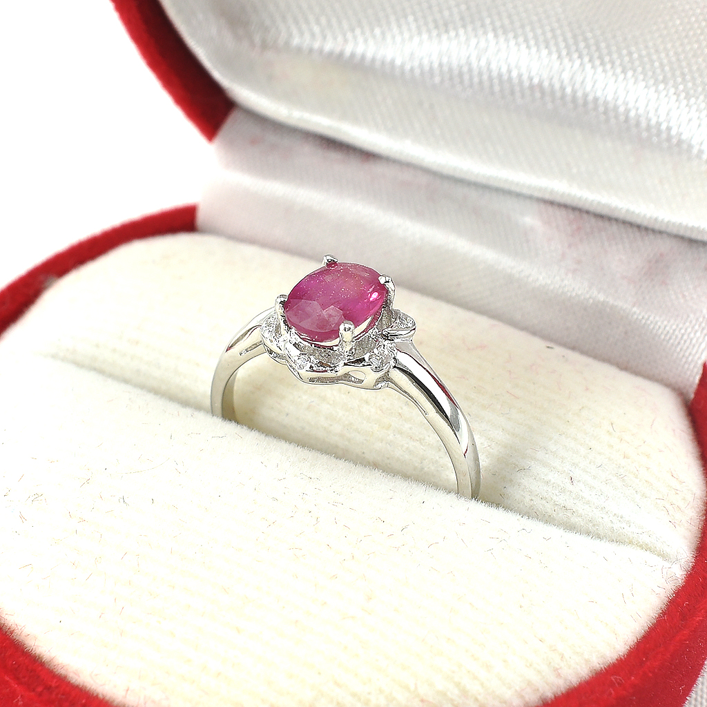 แหวนเงินแท้ราคาถูกชุบทองคำขาว ทับทิมแท้ 0.95 กะรัต เพชรCZ 0.036 กะรัต งานประณีตสวยงาม สั่งผลิตค่ะ