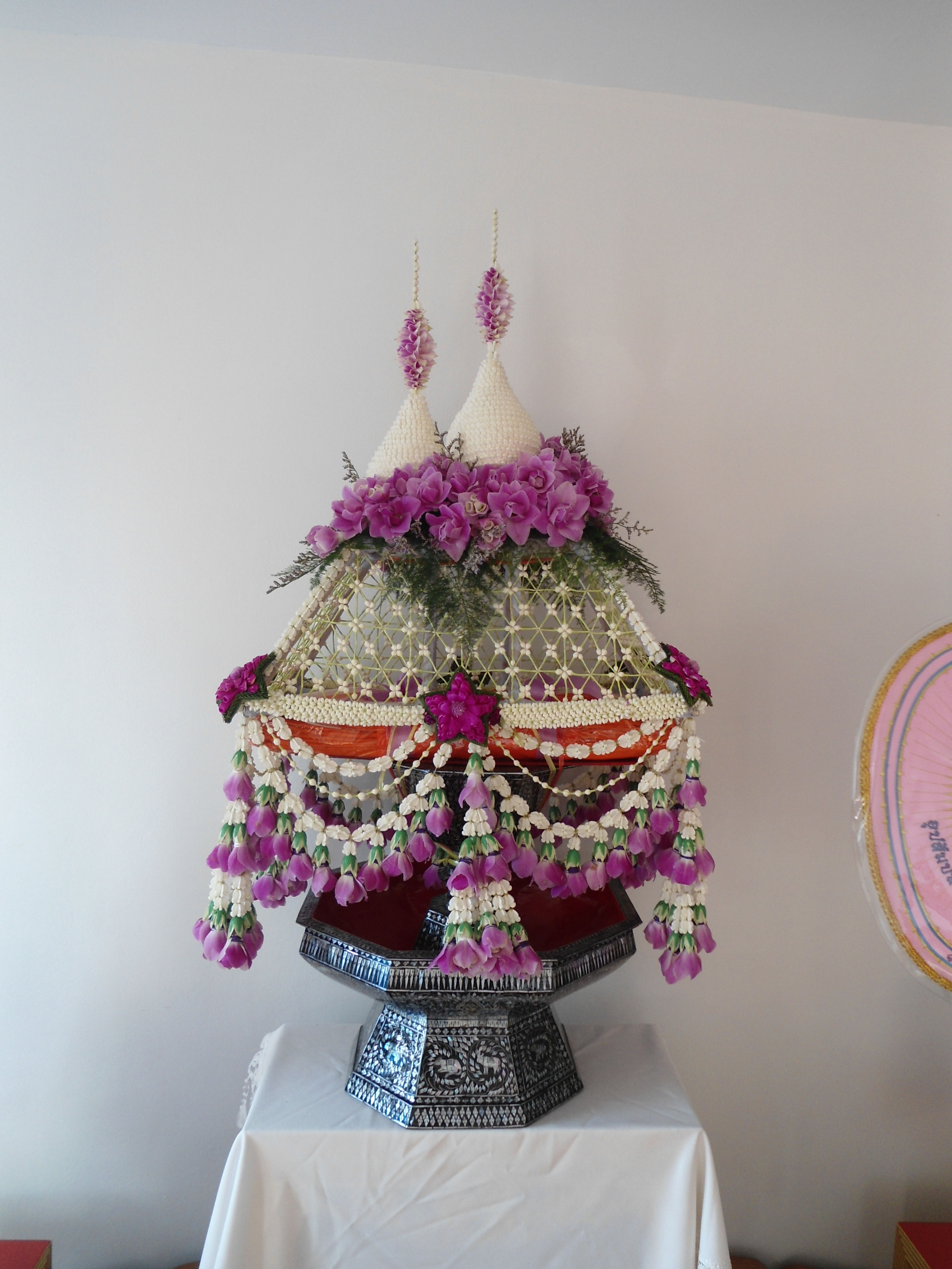 ที่คลุมผ้าไตรดอกไม้สด (ส่งงานวัดสีจำปา อ.นครหลวง จ.พระนครศรีอยุธยา)14มค60