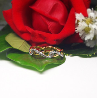 สั่งผลิตเพชรเบลเยี่ยมคัท แหวนแต่งงาน แหวนหมั้น ใส่เที่ยว ออกงาน แหวนทองคำ 18K เพชรแท้ 0.24 กะรัต 3.84 กรัม น้ำ 99 ราคาถูกมาก มีใบรับประกันค่ะ