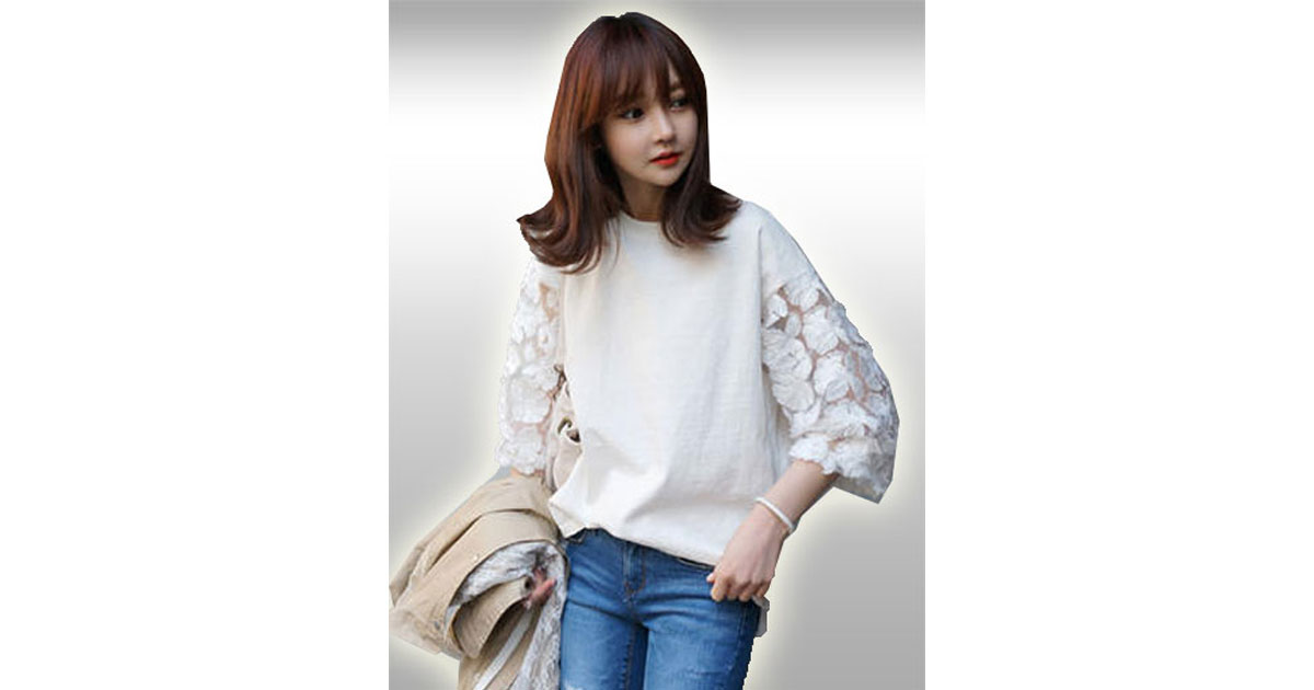เสื้อยืดแฟชั่นสีขาวแต่งแขนผ้าตาข่ายปักลายดอกไม้ รหัส1423