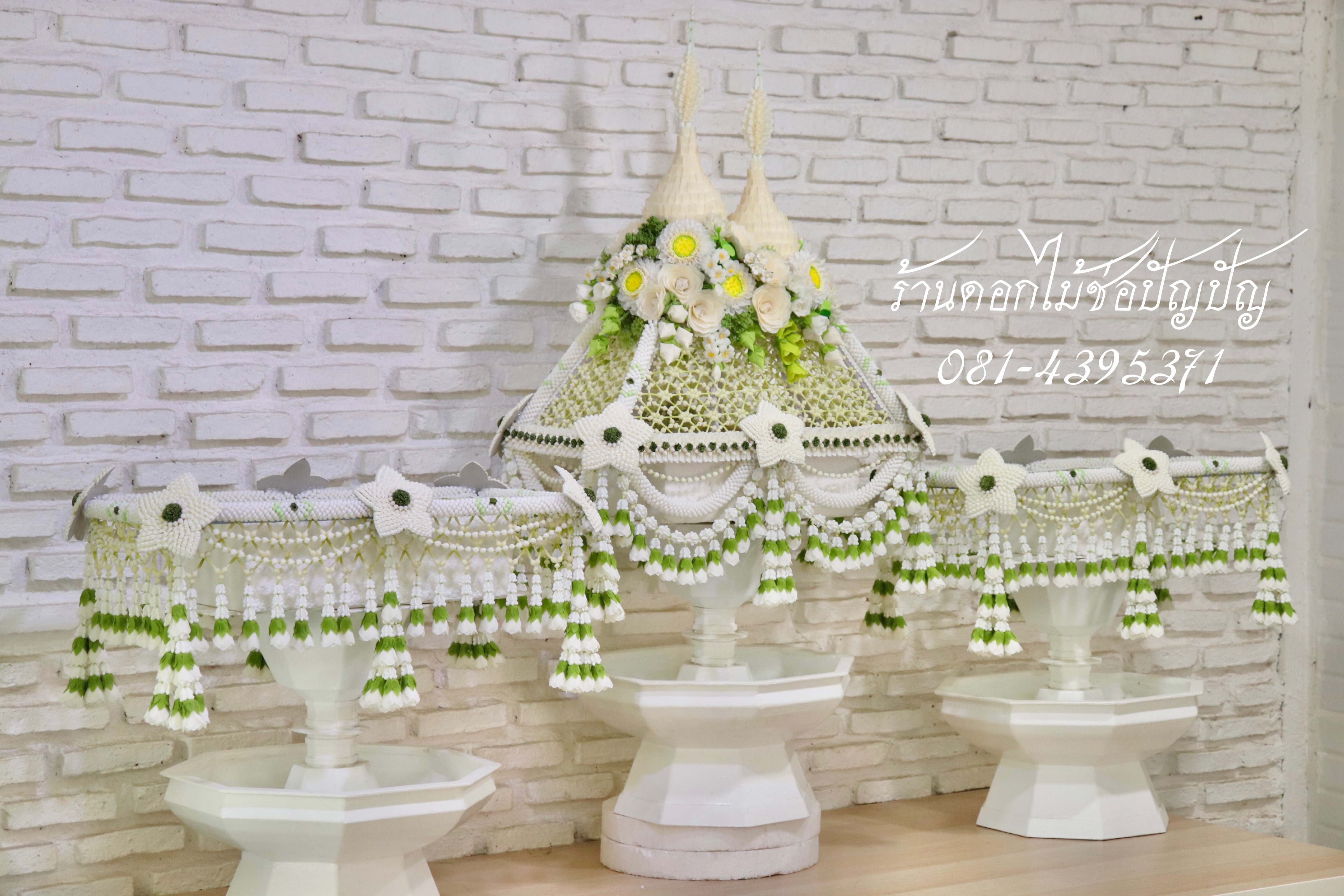 เครื่องบวชดอกไม้ประดิษฐ์ โทนสีขาว เขียว