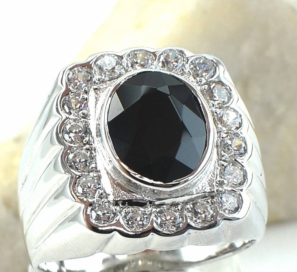 แหวนเงินแท้ราคาถูกชุบทองคำขาว นิลแท้ 2.50 กะรัต เพชรCZ 0.72 กะรัต งานประณีตสวยงาม สั่งผลิตค่ะ