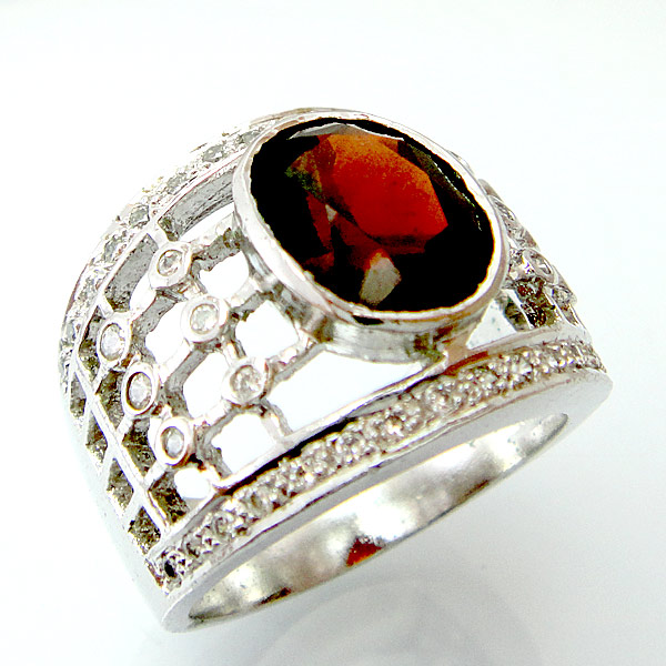 แหวนเงินแท้ราคาถูกชุบทองคำขาว พลอยแท้โกเมน 3.50 กะรัต เพชรCZ 0.44 กะรัต งานประณีตสวยงาม สั่งผลิตค่ะ