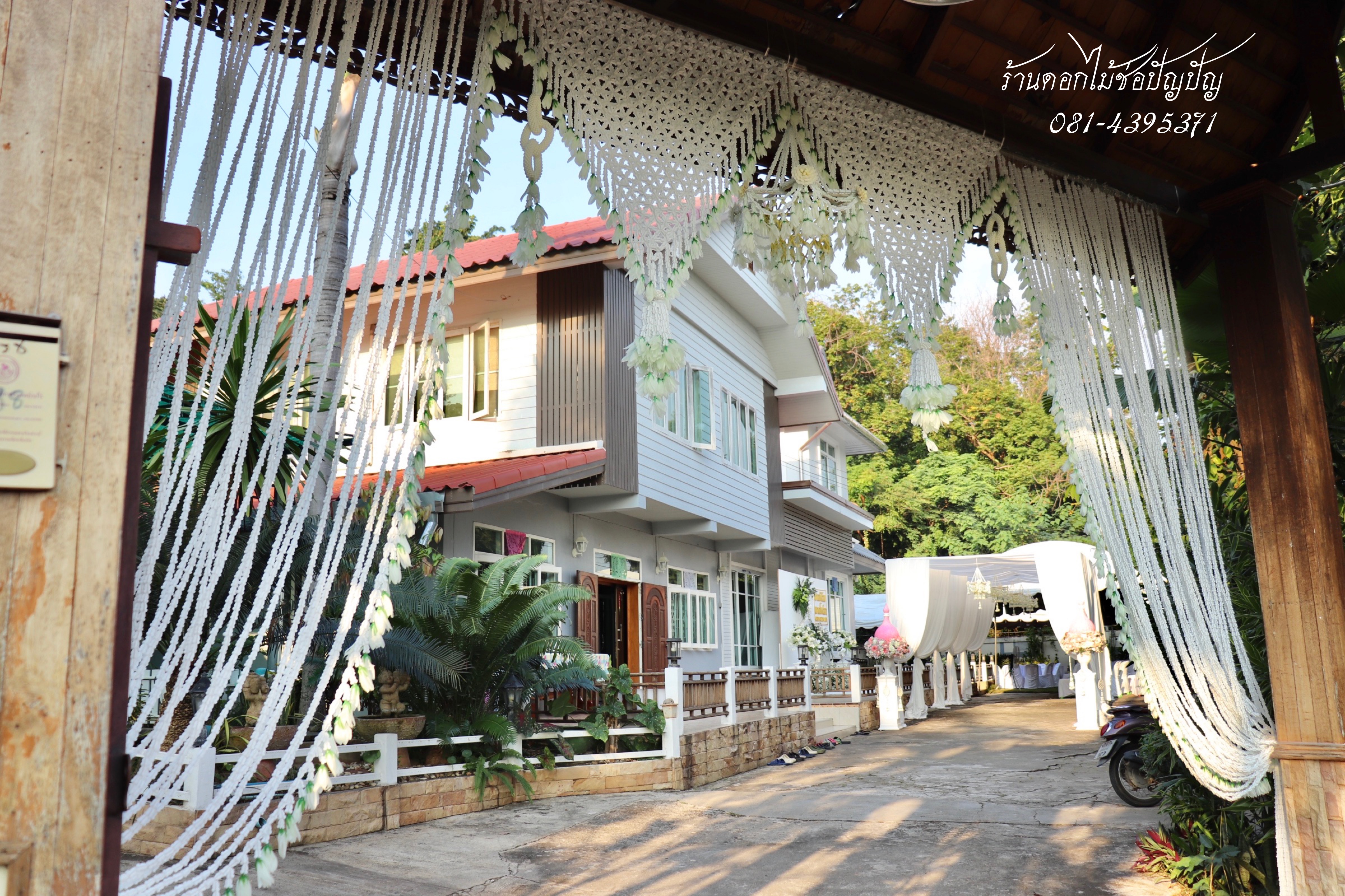 เครื่องบวชดอกไม้สด ชุดD11 (กรณีบวช2องค์)