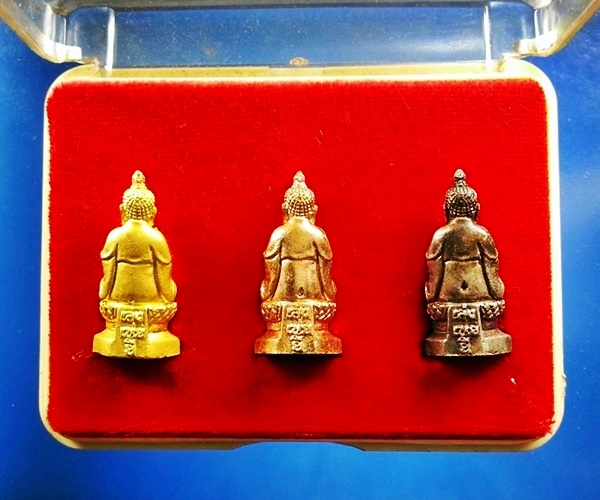 รูปหล่อ พระศรีศากยมุนี (พระยูไล) วัดมังกรกมลาวาส (เล่งเน่ยยี่) กรุงเทพมหานคร ชุด 3 เนื้อ กล่องเดิม