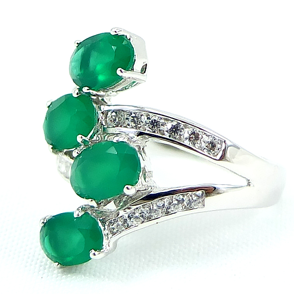 แหวนเงินแท้ราคาถูกชุบทองคำขาว พลอยแท้กรีนอะเกท 1.60 กะรัต เพชรCZ 0.33 กะรัต งานประณีตสวยงาม สั่งผลิตค่ะ