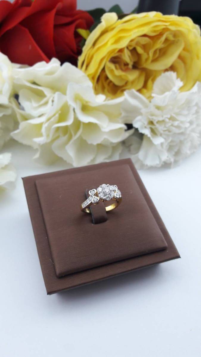 สั่งผลิตเพชรเบลเยี่ยมคัท แหวนแต่งงาน แหวนหมั้น ใส่เที่ยว ออกงาน แหวนทองคำ 18K เพชรแท้ 0.69 กะรัต 3.79 กรัม น้ำ 99 ราคาถูกมาก มีใบรับประกันค่ะ