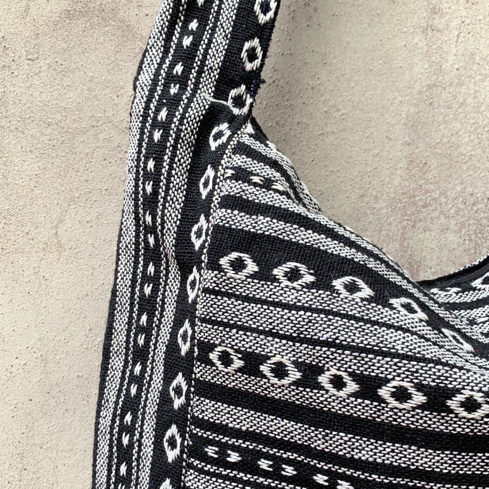 Size M กระเป๋าย่าม ขายย่าม ย่าม ย่ามสะพายข้าง ย่ามกะเหรี่ยง ย่ามชาวเขา กระเป๋าผ้านากา กระเป๋าสะพายข้าง กระเป๋าพาดตัว กระเป๋ามีซิป กระเป๋าฮิปปี้ กระเป๋าแนวๆ กระเป๋าแนวเซอร์ๆ ย่ามราคาถูก