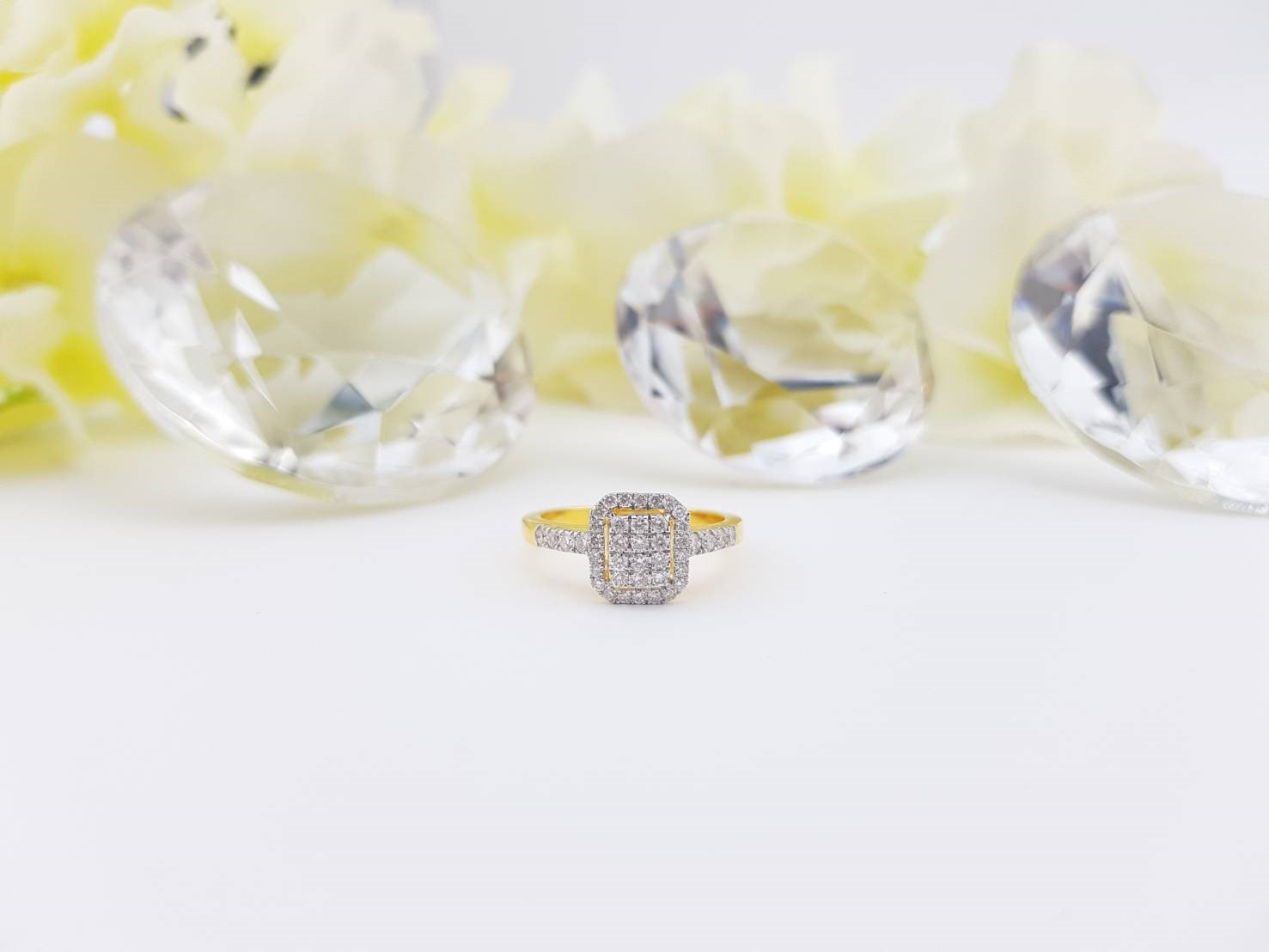 สั่งผลิตเพชรเบลเยี่ยมคัท แหวนแต่งงาน แหวนหมั้น ใส่เที่ยว ออกงาน แหวนทองคำ 18K เพชรแท้ 0.44 กะรัต 3.52 กรัม น้ำ 99 ราคาถูกมาก มีใบรับประกันค่ะ