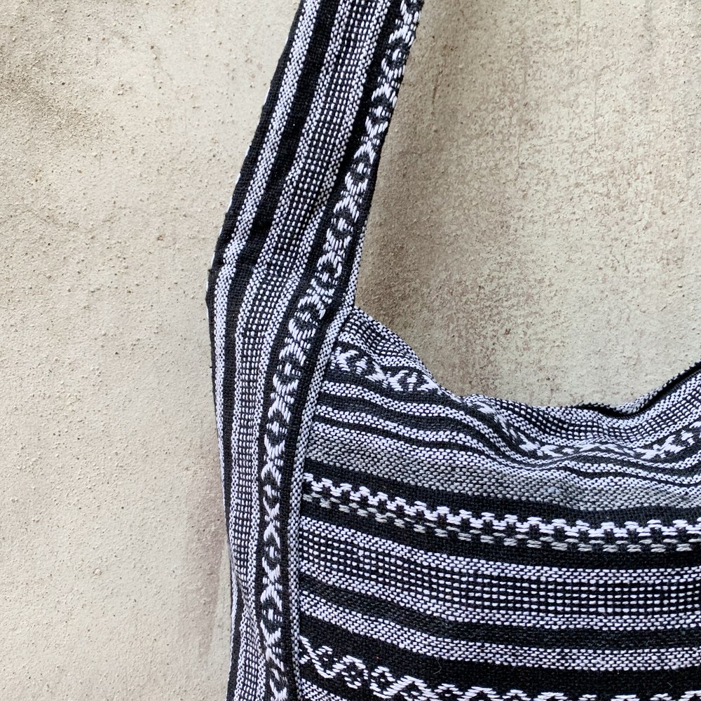 ย่าม Size M กระเป๋าย่าม ขายย่าม ย่ามสะพายข้าง ย่ามกะเหรี่ยง ย่ามชาวเขา กระเป๋าผ้านากา กระเป๋าสะพายข้าง กระเป๋าพาดตัว กระเป๋ามีซิป ย่ามสะพายข้าง กระเป๋าแนวๆ กระเป๋าแนวเซอร์ๆ ย่าม ราคาถูก