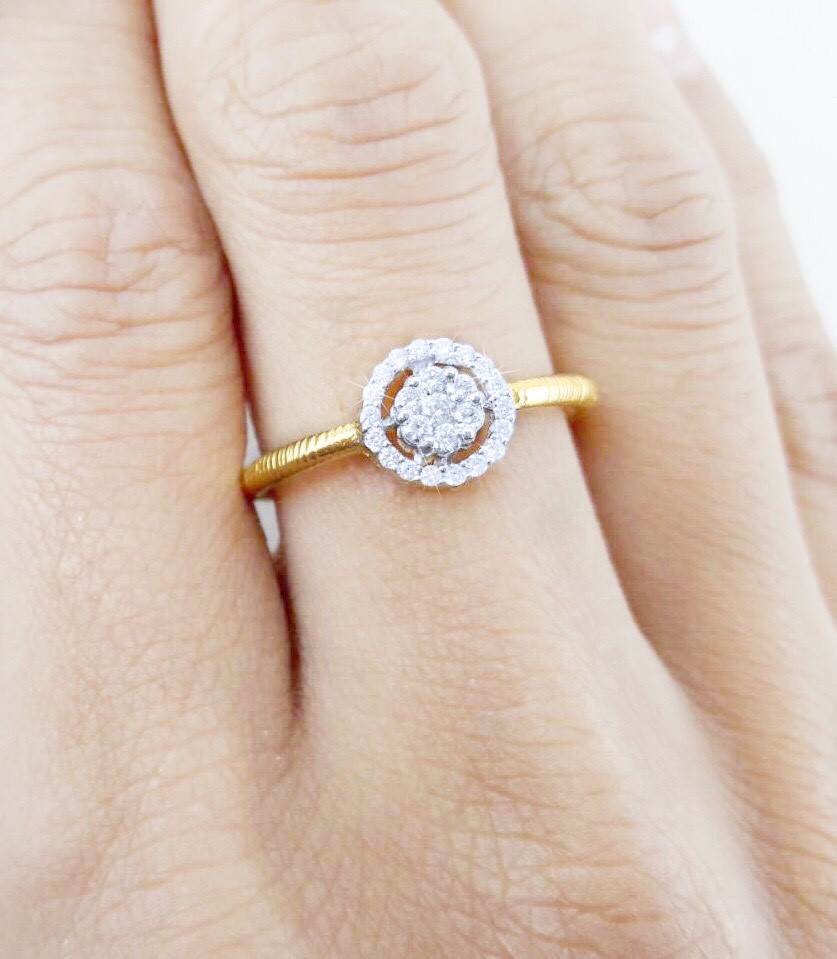 สั่งผลิตเพชรเบลเยี่ยมคัท แหวนแต่งงาน แหวนหมั้น ใส่เที่ยว ออกงาน แหวนทองคำ 18K เพชรแท้ 0.20 กะรัต 2.90 กรัม น้ำ 99 ราคาถูกมาก มีใบรับประกันค่ะ