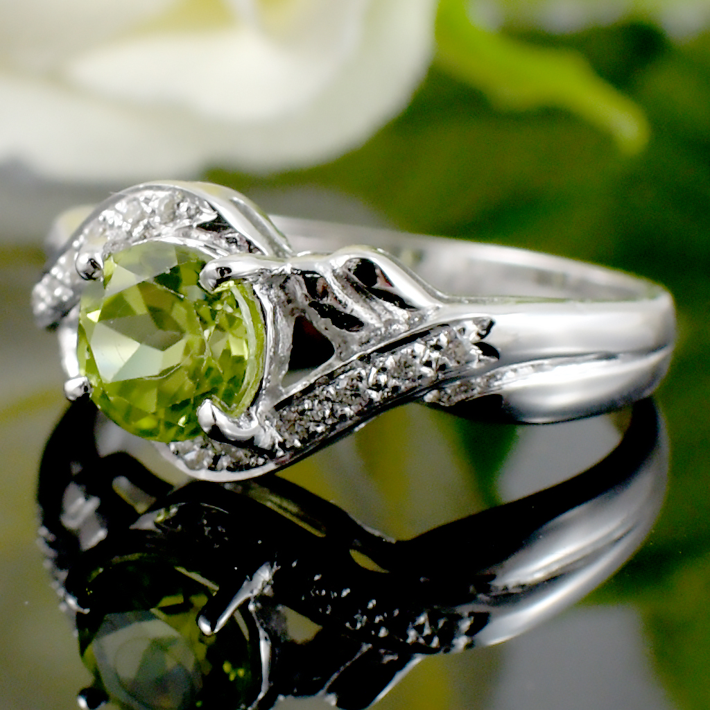 แหวนเงินแท้ราคาถูกชุบทองคำขาว เพอริดอทแท้ 0.76 กะรัต เพชรCZ 0.042 กะรัต งานประณีตสวยงาม สั่งผลิตค่ะ