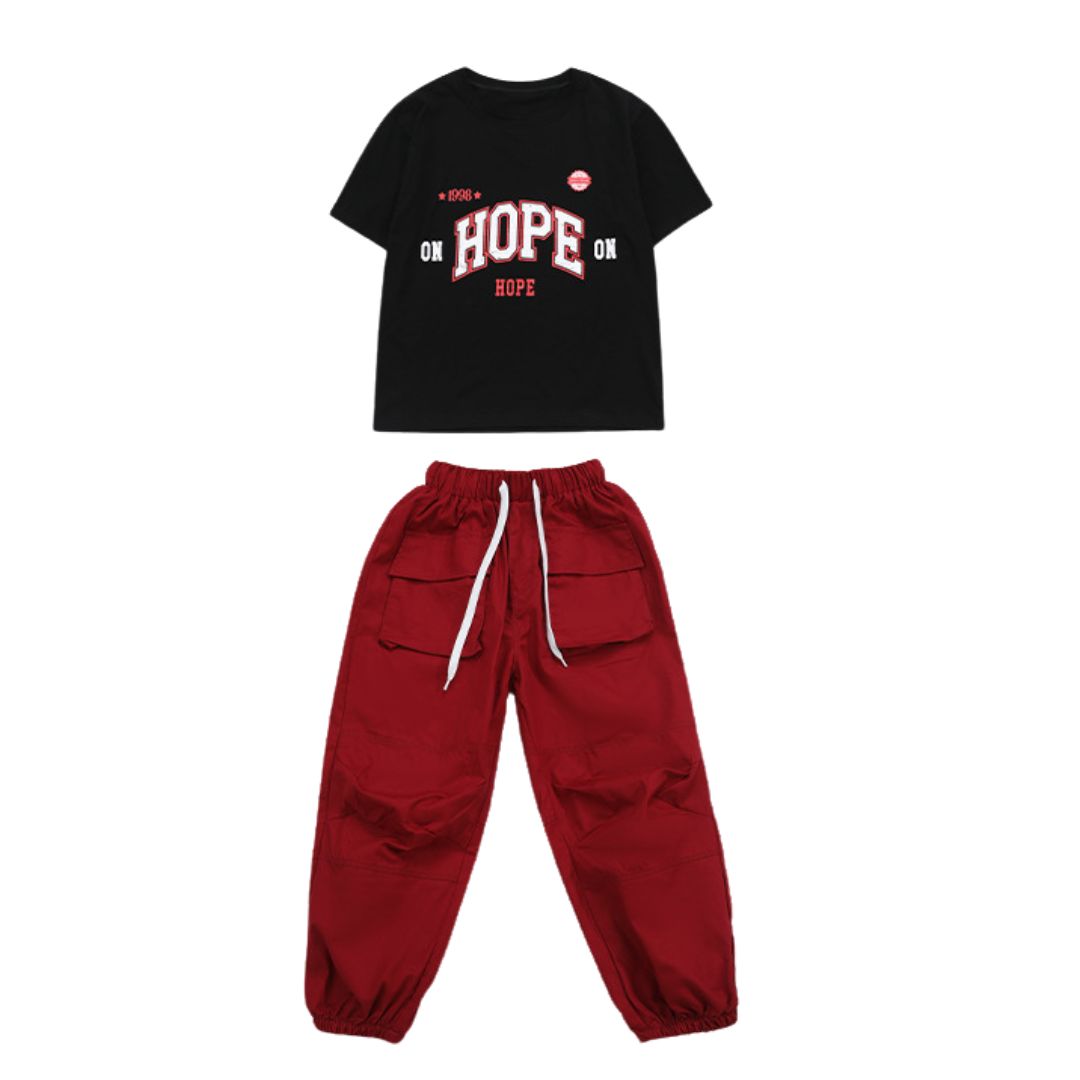 ชุดเต้น ชุดฮิปฮอป เสื้อสีแดง+กางเกงวอร์มสีขาว/ดำ อักษรจีน+ที่คาดหัว