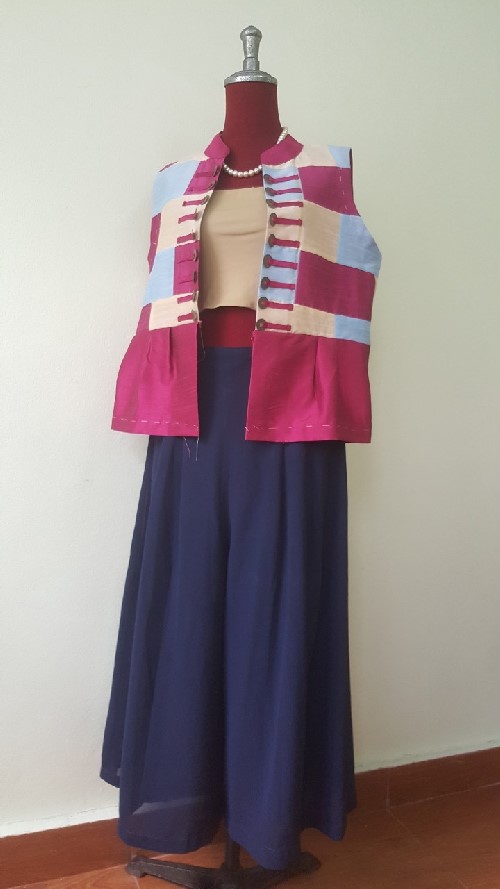 เสื้อผ้าไหมคลุ้มแขนกุด เทห์ ๆ