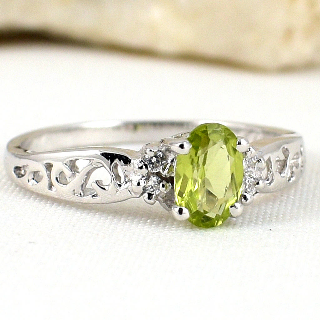 แหวนเงินแท้ราคาถูกชุบทองคำขาว เพอริดอทแท้ 0.49 กะรัต เพชรCZ 0.06 กะรัต งานประณีตสวยงาม สั่งผลิตค่ะ