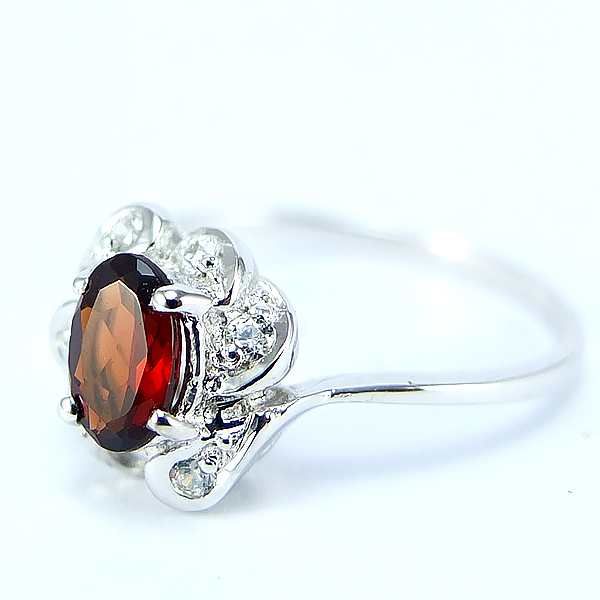 แหวนเงินแท้ราคาถูกชุบทองคำขาว พลอยแท้โกเมน 0.60 กะรัต เพชรCZ 0.09 กะรัต งานประณีตสวยงาม สั่งผลิตค่ะ