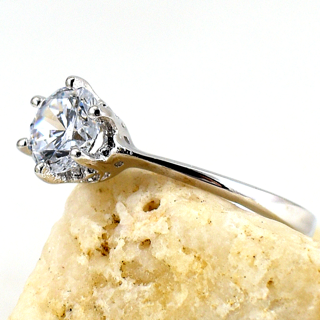 แหวนเงินแท้ราคาถูกชุบทองคำขาว เพชรCZแท้ 0.80 กะรัต งานประณีตสวยงาม สั่งผลิตค่ะ