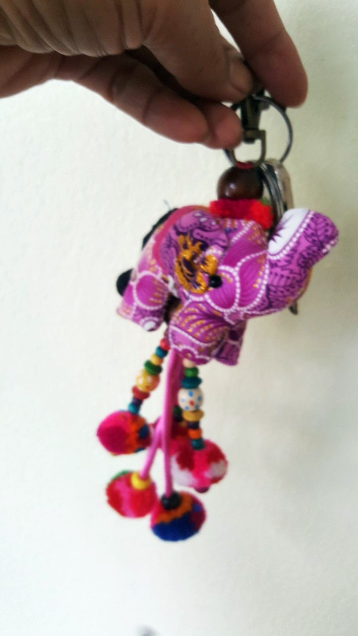 SIVAREE เศษผ้าตกแต่งเป็นรูปช้างห้อยพวงกุญแจ Upcycling Product ม่วง,เหลือง,แดง,เขียว กว้าง3นิ้วยาว3.5 นิ้ว