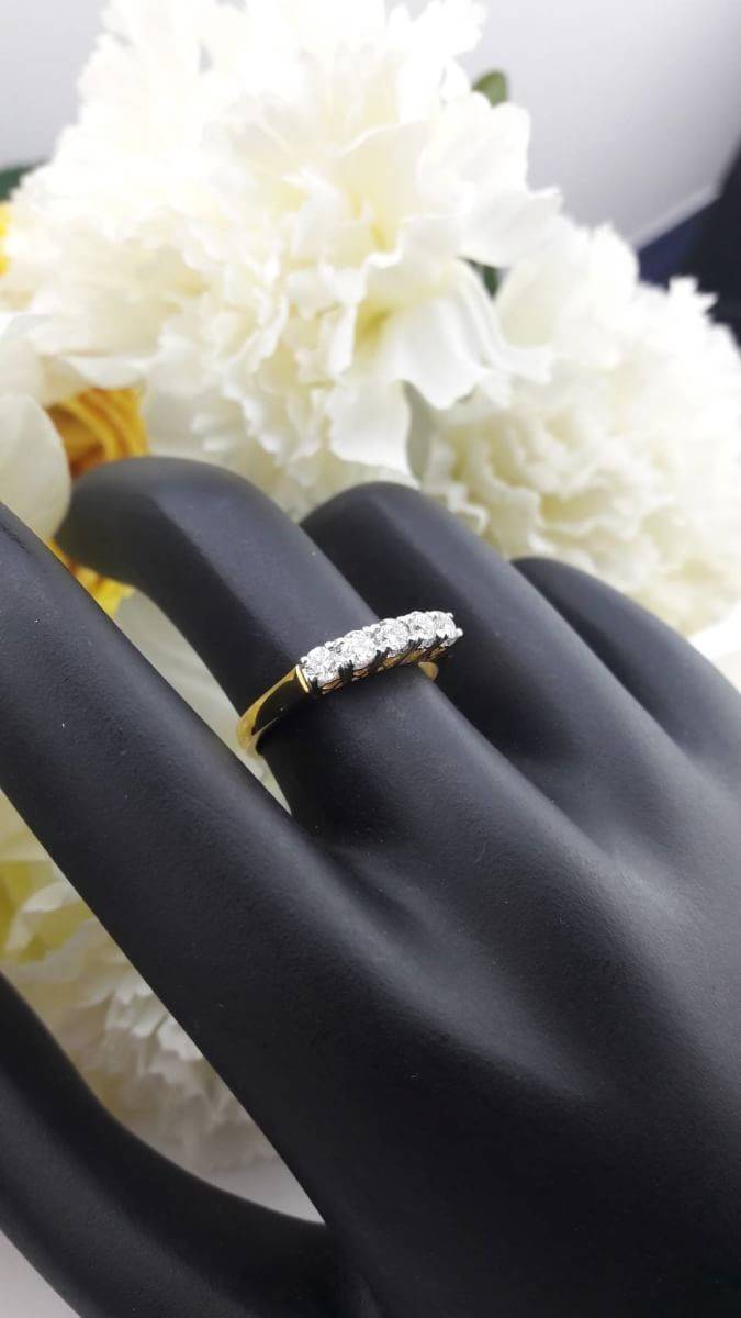 สั่งผลิตเพชรเบลเยี่ยมคัท แหวนแต่งงาน แหวนหมั้น ใส่เที่ยว ออกงาน แหวนทองคำ 18K เพชรแท้ 0.35 กะรัต 2.88 กรัม น้ำ 99 ราคาถูกมาก มีใบรับประกันค่ะ