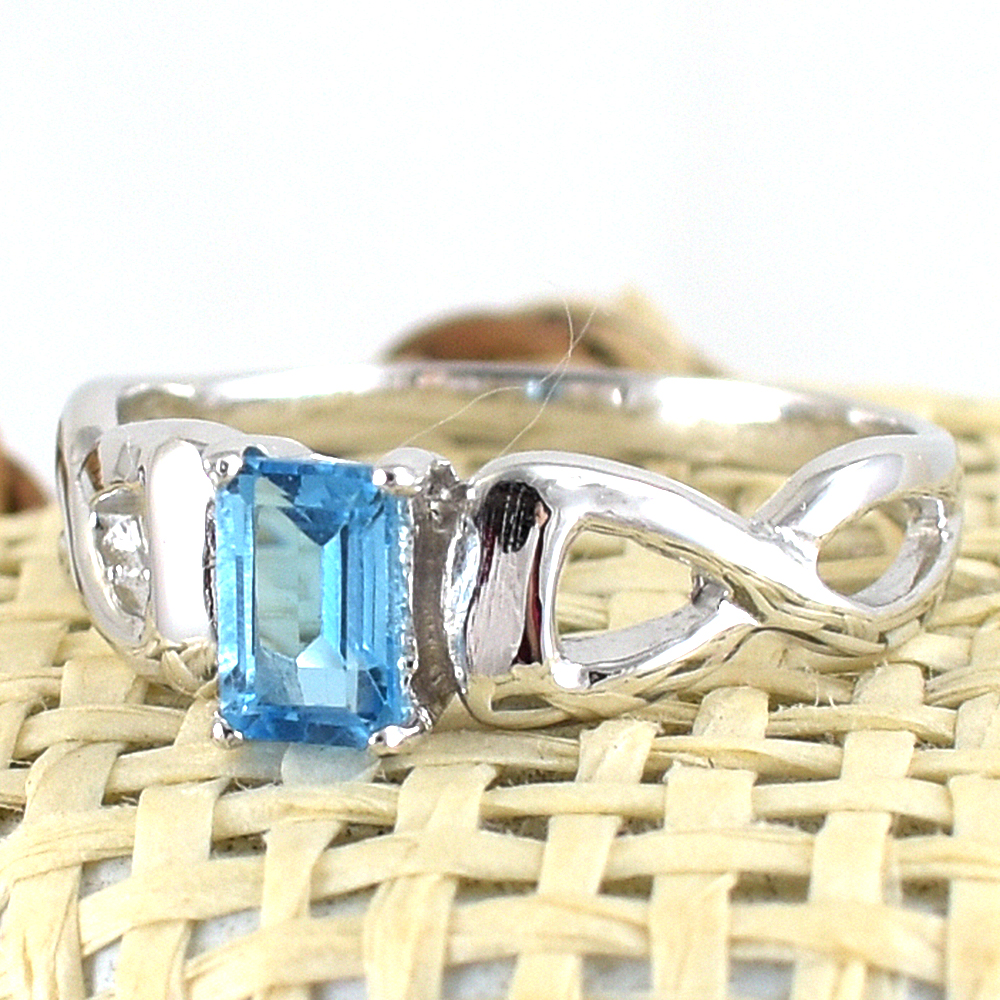 แหวนเงินแท้ราคาถูกชุบทองคำขาว สวิสบลูโทปาซแท้ 0.75 กะรัต งานประณีตสวยงาม สั่งผลิตค่ะ