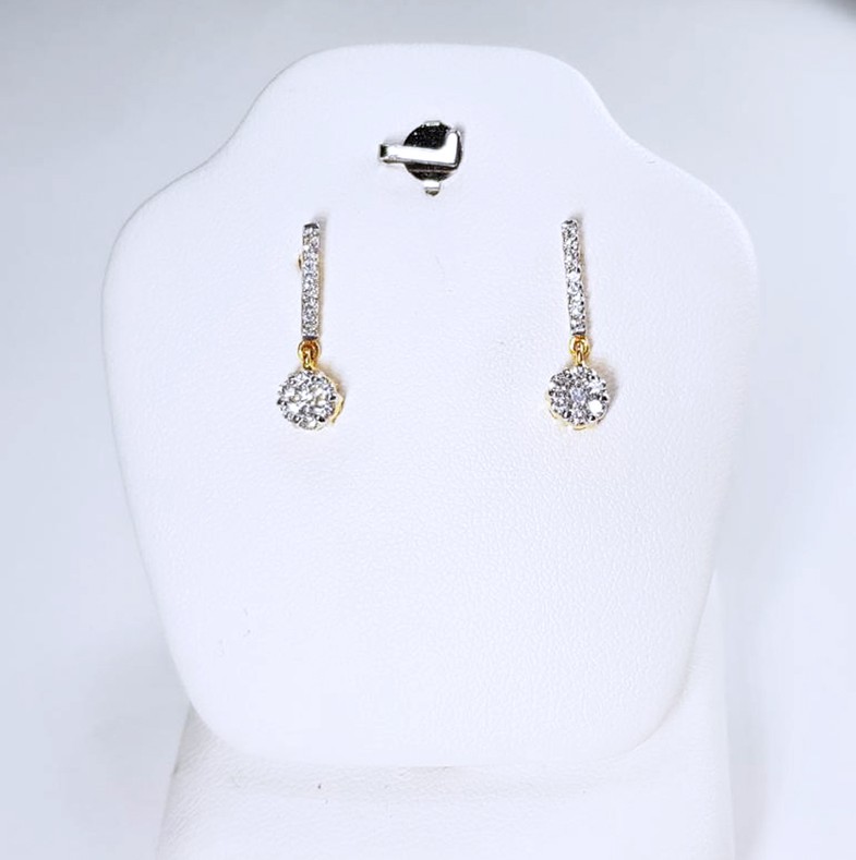 สั่งผลิตต่างหูทองเพชรเบลเยี่ยมคัท ใส่ทุกวัน ใส่เที่ยว ออกงาน เพชรแท้ ทอง18K 42 ตัง 3.48 กรัม น้ำ 98 ราคาถูกมาก มีใบรับประกันค่ะ