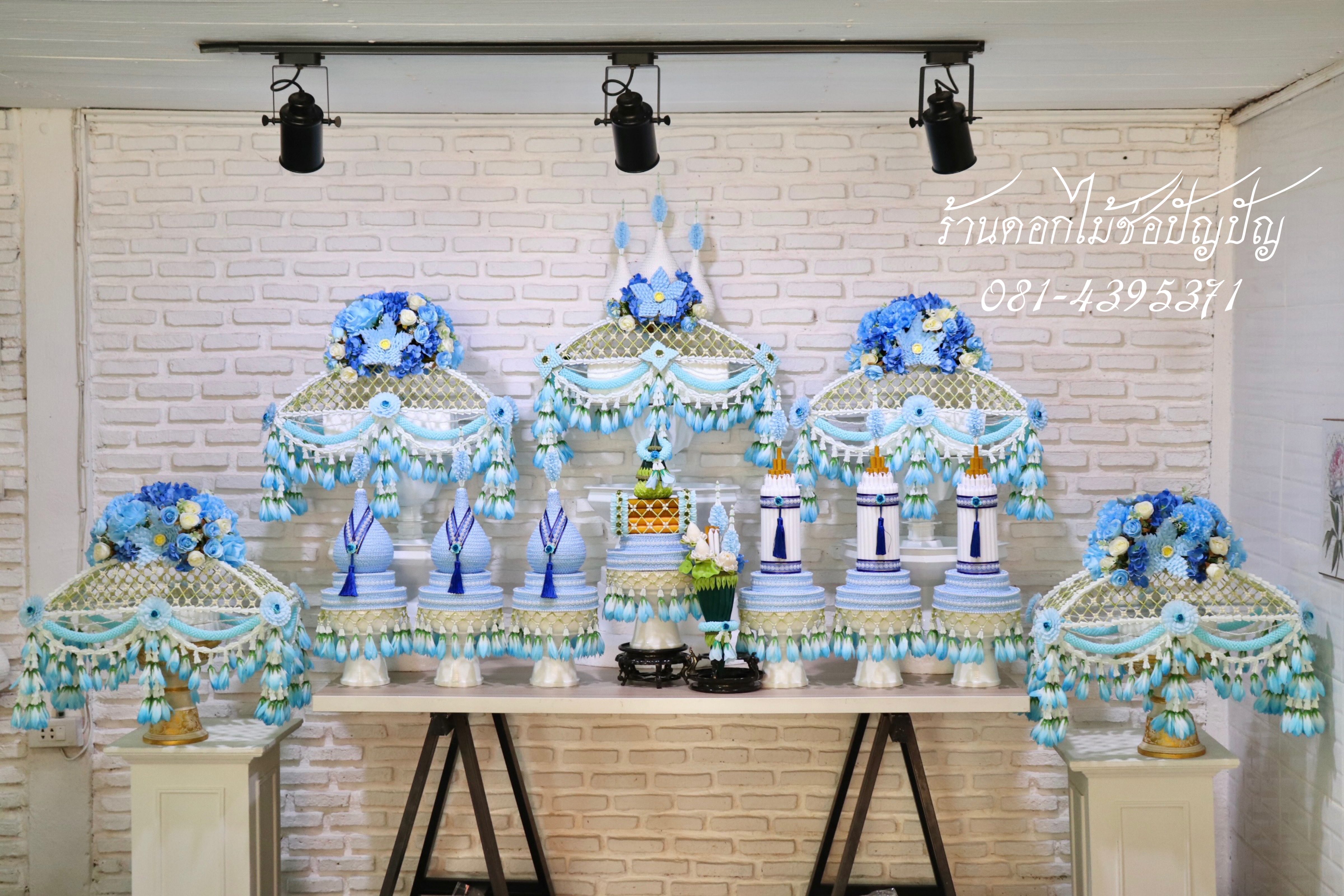 เครื่องบวชดอกไม้ประดิษฐ์สีฟ้าน้ำเงิน