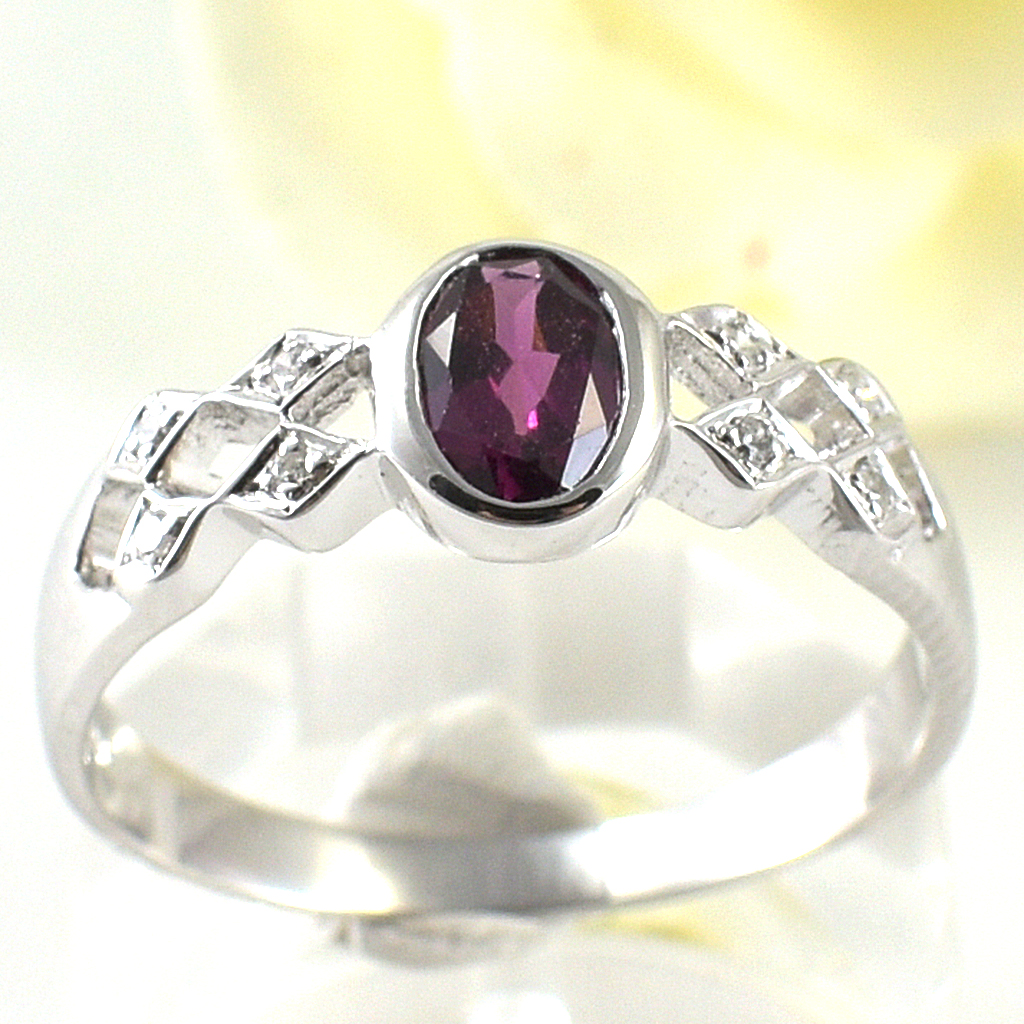 แหวนเงินแท้ราคาถูกชุบทองคำขาว พลอยแท้โรโดไลท์การ์เน็ต 0.55 กะรัต เพชรCZ 0.056 กะรัต งานประณีตสวยงาม สั่งผลิตค่ะ