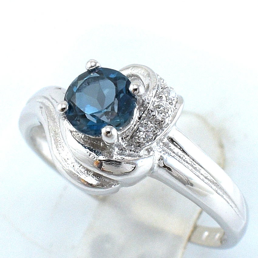 แหวนเงินแท้ราคาถูกชุบทองคำขาว ลอนดอนบลูโทปาซแท้ 0.60 กะรัต เพชรCZ 0.034 กะรัต งานประณีตสวยงาม สั่งผลิตค่ะ