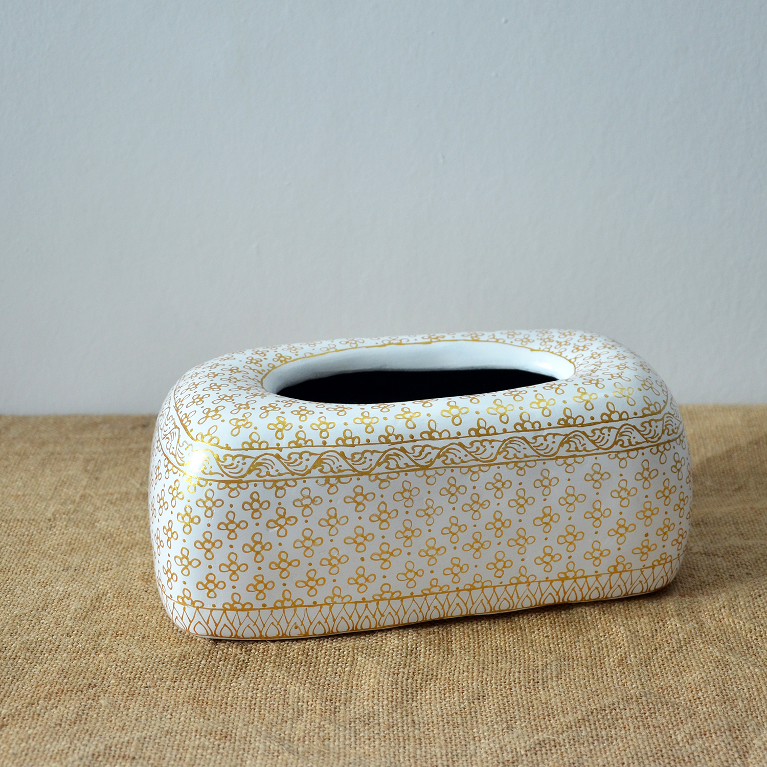 กล่องใส่กระดาษทิชชูรีฟิวล์ สีขาวลายเส้นทอง