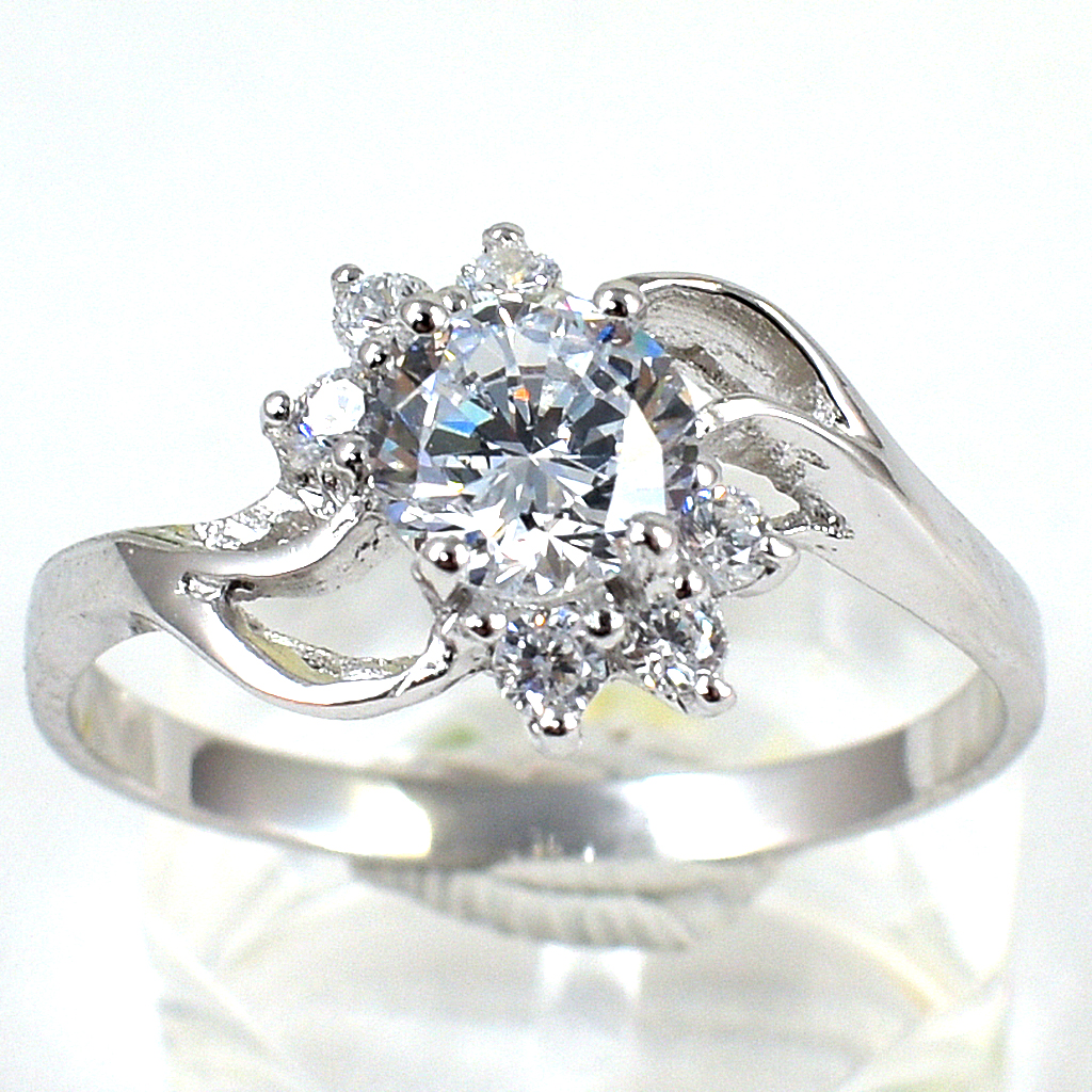 แหวนเงินแท้ราคาถูกชุบทองคำขาว เพชรCZเม็ดกลาง 0.80 กะรัต เพชรCZเม็ดข้าง 0.18 กะรัต งานประณีตสวยงาม สั่งผลิตค่ะ