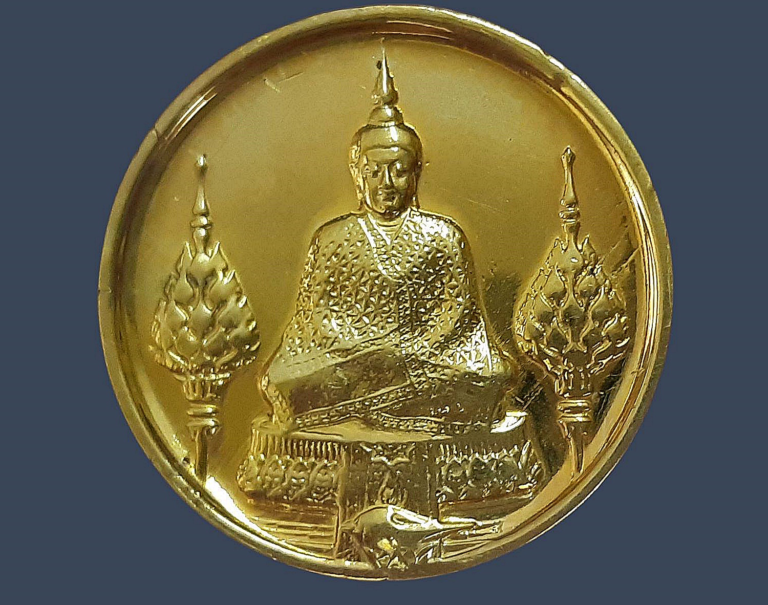 เหรียญพระแก้วมรกต (แบบทรงเครื่องฤดูหนาว) ฉลองกรุงรัตนโกสินทร์ครบ 200ปี ปี2525 หลัง ภปร.
