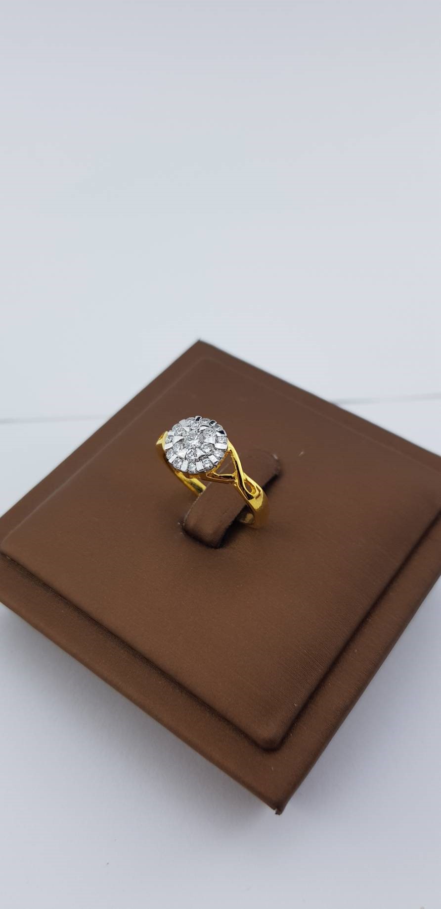 สั่งผลิตเพชรเบลเยี่ยมคัท แหวนแต่งงาน แหวนหมั้น ใส่เที่ยว ออกงาน แหวนทองคำ 18K เพชรแท้ 0.45 กะรัต 3.21 กรัม น้ำ 99 ราคาถูกมาก มีใบรับประกันค่ะ