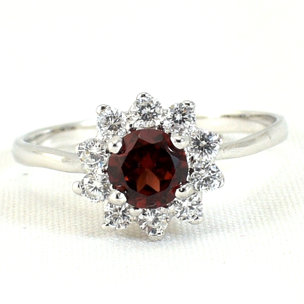 แหวนเงินแท้ราคาถูกชุบทองคำขาว พลอยแท้โกเมน 0.65 กะรัต เพชรCZ 0.30 กะรัต งานประณีตสวยงาม สั่งผลิตค่ะ