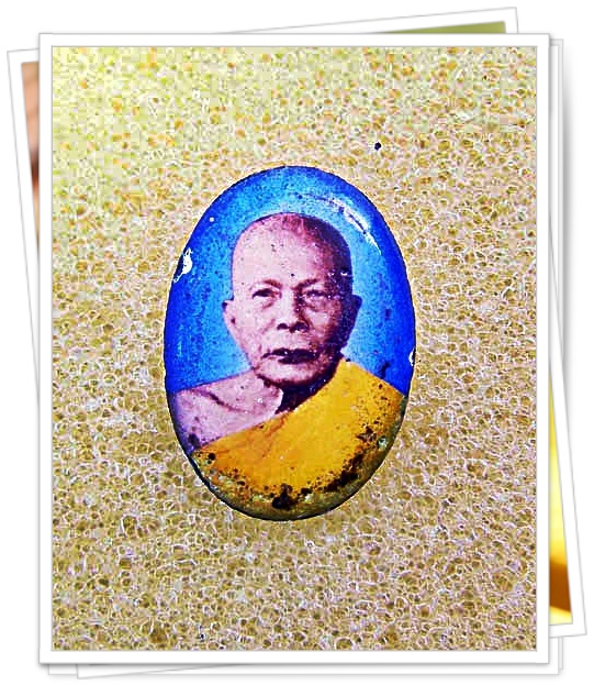 ล็อกเก็ตรูปไข่เล็ก หลวงพ่อแดง(พระครูญาณวิลาส)วัดเขาบันไดอิฐ จ.เพชรบุรี
