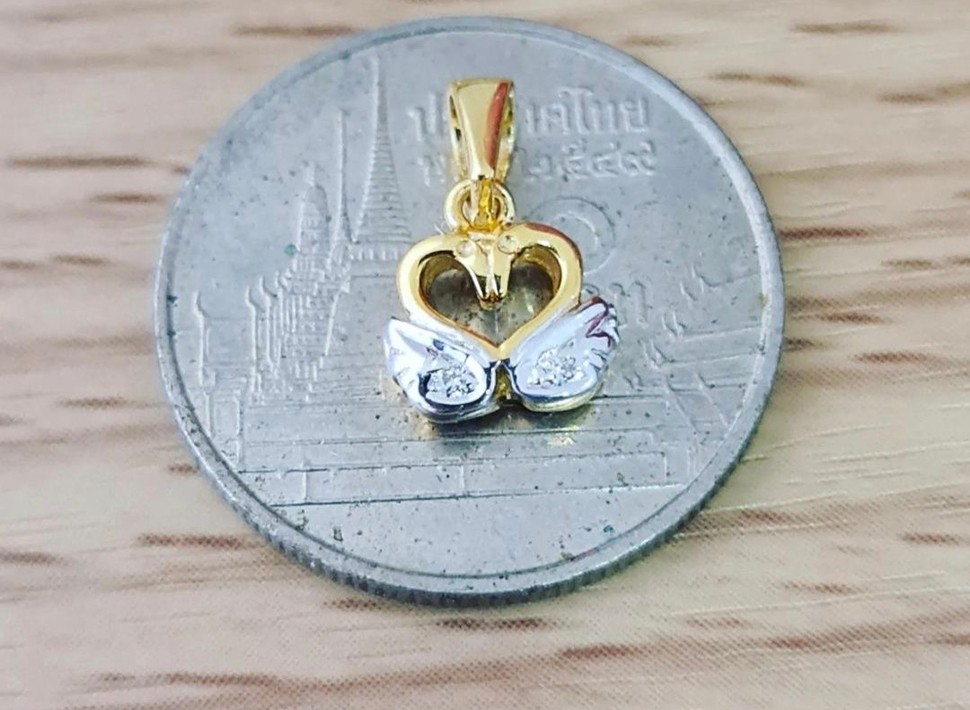 พร้อมส่งและสั่งผลิตจี้เพชรหงส์คู่ ใส่เที่ยว ออกงาน ทองคำ 9K เพชรเกสรแท้ 0.02 กะรัต 2 เม็ด ไม่รวมสร้อย ราคาถูกมาก ส่งฟรี